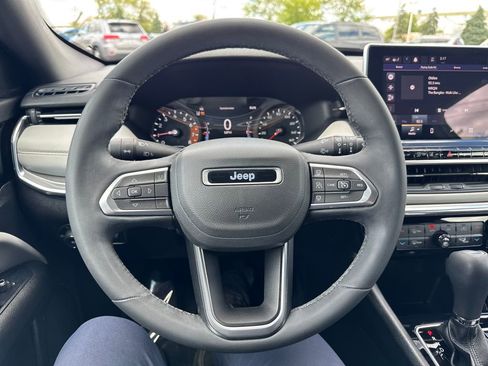 Used 2023 Jeep Compass Limited AWD/4WD image 17