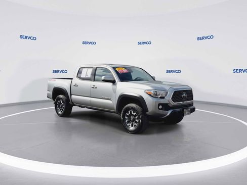 Used 2018 Toyota Tacoma TRD Off-Road AWD/4WD image 2