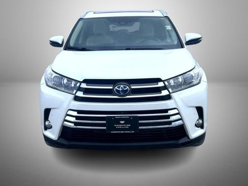 Used 2017 Toyota Highlander Limited Platinum image 2