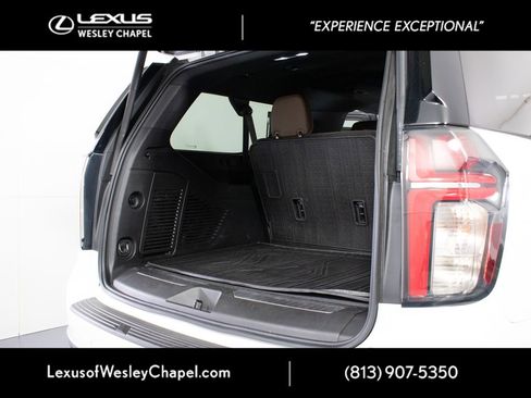 Used 2022 Chevrolet Suburban High Country w/ Premium Package 2 AWD/4WD image 17