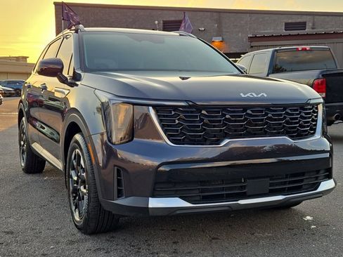 Used 2025 Kia Sorento S image 4