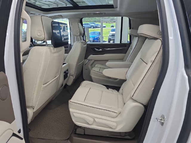 Used 2024 GMC Yukon XL Denali w/ Denali Reserve Package AWD/4WD image 10