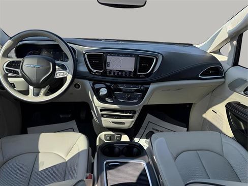Used 2018 Chrysler Pacifica Limited w/ Advanced Safetytec Group FWD image 30