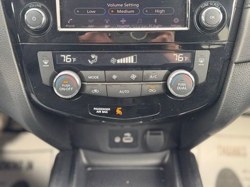 Used 2018 Nissan Rogue SV FWD image 21