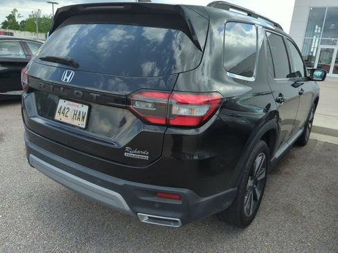 Used 2024 Honda Pilot Touring image 3