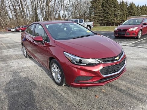 Used 2017 Chevrolet Cruze LT w/ Convenience Package image 3