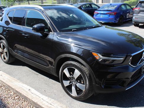 Used 2020 Volvo XC40 T5 Momentum w/ Protection Package Premier AWD/4WD image 5