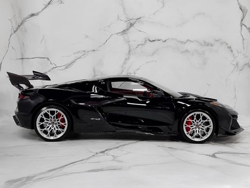 Used 2026 Chevrolet Corvette ZR1 w/ ZR1 Carbon Fiber Aero Package RWD image 18