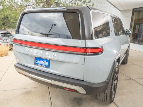 Used 2023 Rivian R1S Launch Edition image 6