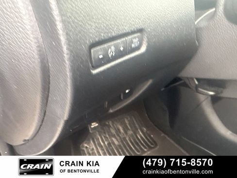 Used 2018 Nissan Rogue SV AWD/4WD image 15