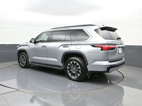 Used 2023 Toyota Sequoia Platinum image 5