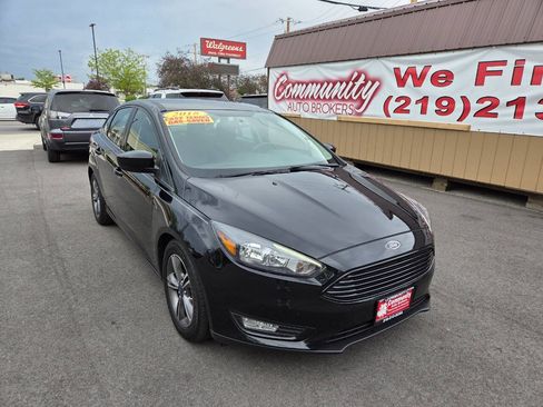 Used 2018 Ford Focus SE w/ SE Appearance Package FWD image 1