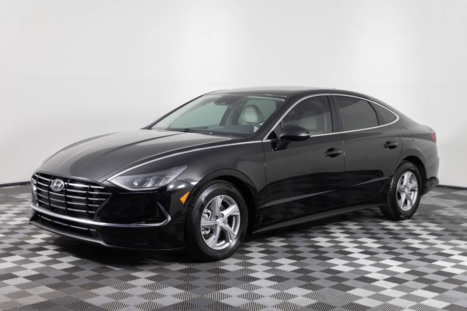 Used 2023 Hyundai Sonata SE w/ Preferred Accessory Package FWD image 1