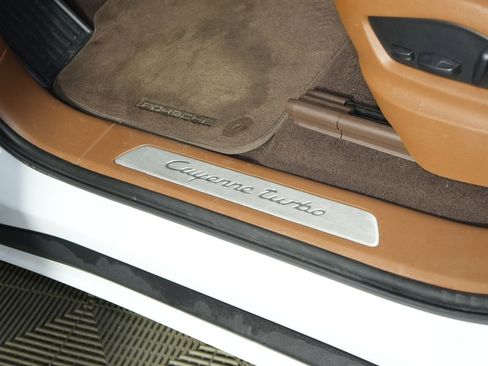 Certified 2023 Porsche Cayenne Turbo AWD/4WD image 21