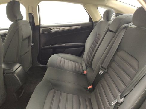 Used 2017 Ford Fusion SE image 18
