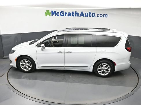 Used 2020 Chrysler Pacifica Limited FWD image 25