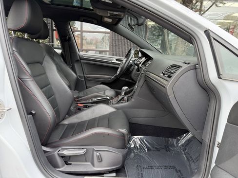 Used 2018 Volkswagen GTI SE w/ SE Leather Package image 33