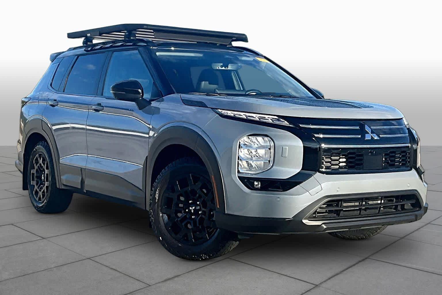 Used 2026 Mitsubishi Outlander AWD image 3