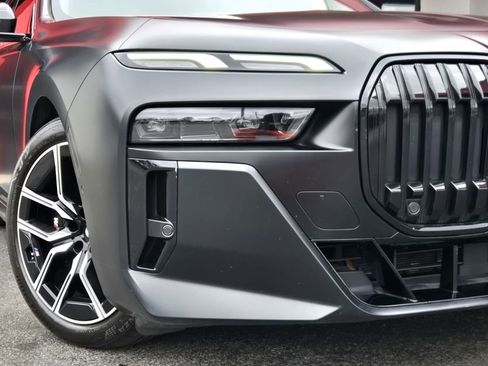 Used 2023 BMW 760i xDrive 760i xDrive w/ Luxury Rear Seating Package image 14