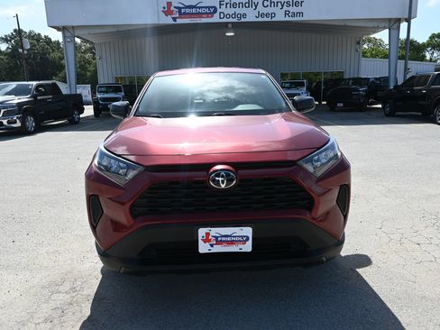 Used 2022 Toyota RAV4 LE FWD image 5