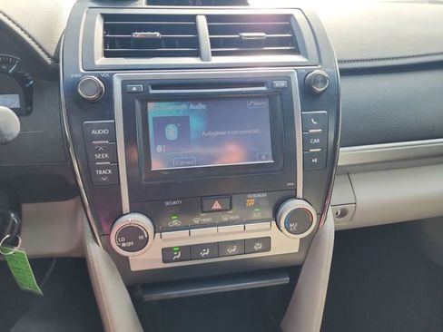Used 2013 Toyota Camry LE FWD image 10
