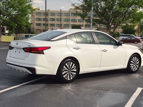 Used 2024 Nissan Altima 2.5 SV FWD image 3