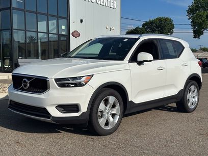 Used 2020 Volvo XC40 T5 Momentum w/ Protection Package
