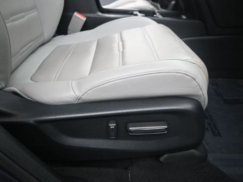Used 2019 Honda CR-V Touring image 10