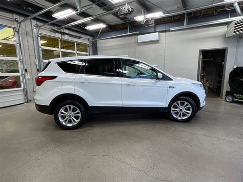 Used 2019 Ford Escape SE image 6