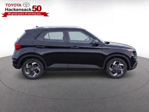 Used 2025 Hyundai Venue SEL FWD image 8