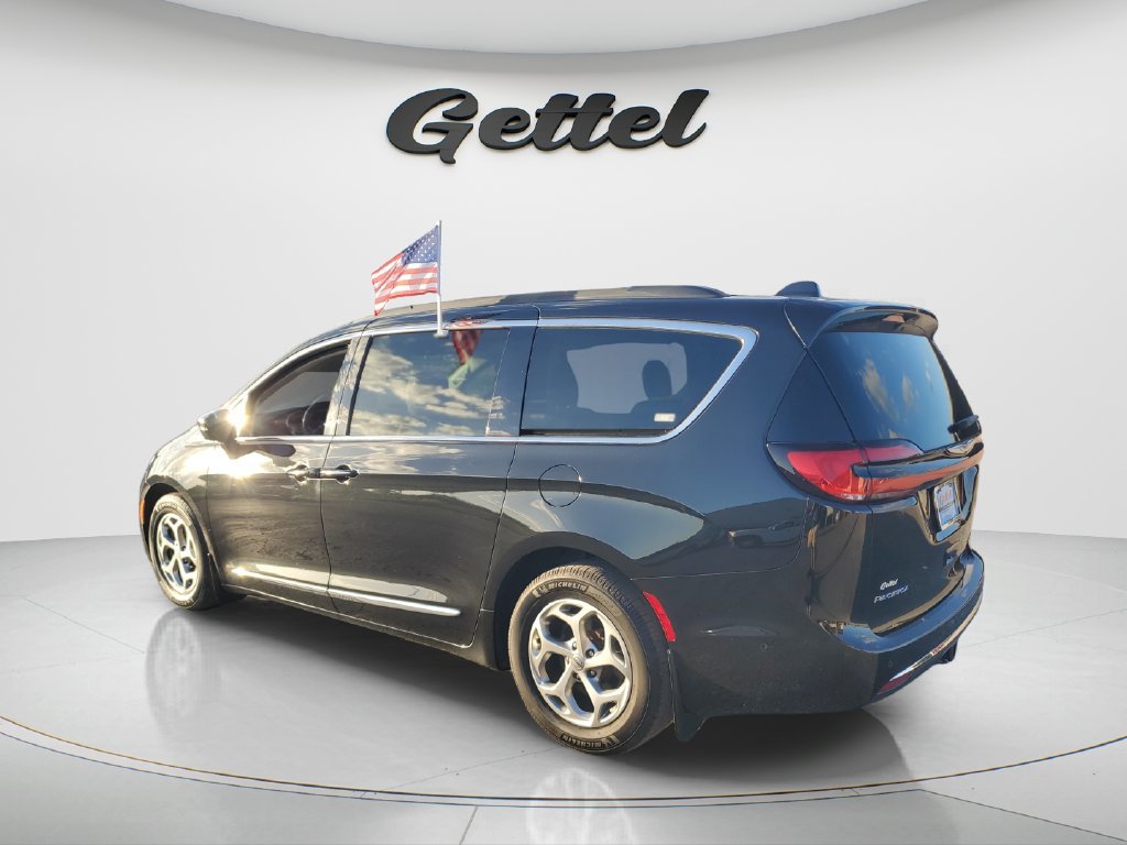 Used 2023 Chrysler Pacifica Limited w/ Trailer Tow Group FWD image 7