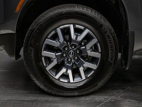 Used 2024 Nissan Frontier SL w/ Technology Package image 8