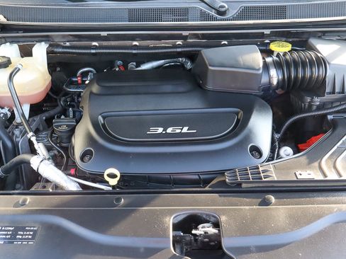 Used 2017 Chrysler Pacifica Touring-L image 17