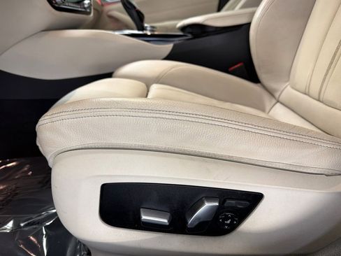 Used 2023 BMW 530e w/ M Sport Package image 14