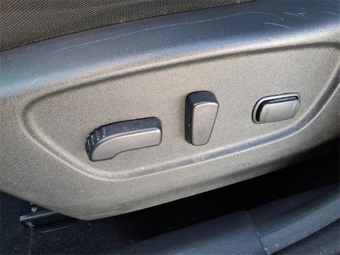 Used 2017 Nissan Rogue SV image 9