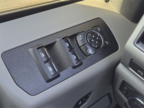 Used 2019 Ford F150 Lariat w/ Equipment Group 501A Mid image 26