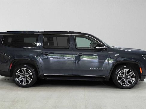 Used 2024 Jeep Wagoneer L Series II w/ Flexible Seating Group AWD/4WD image 5