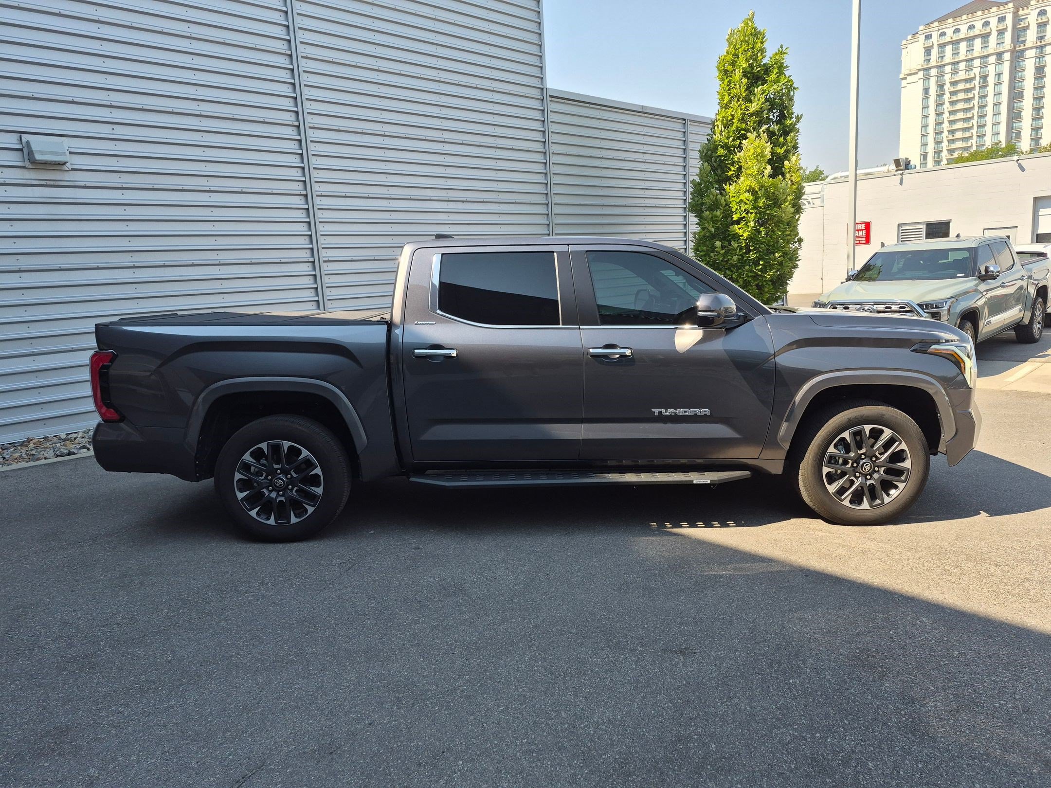 Used 2025 Toyota Tundra Limited AWD/4WD image 2