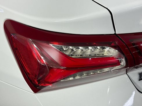 Used 2021 Chevrolet Malibu LT image 35