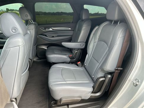 Used 2022 Buick Enclave Premium image 19