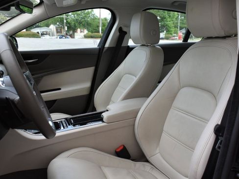 Used 2019 Jaguar XE Prestige image 24