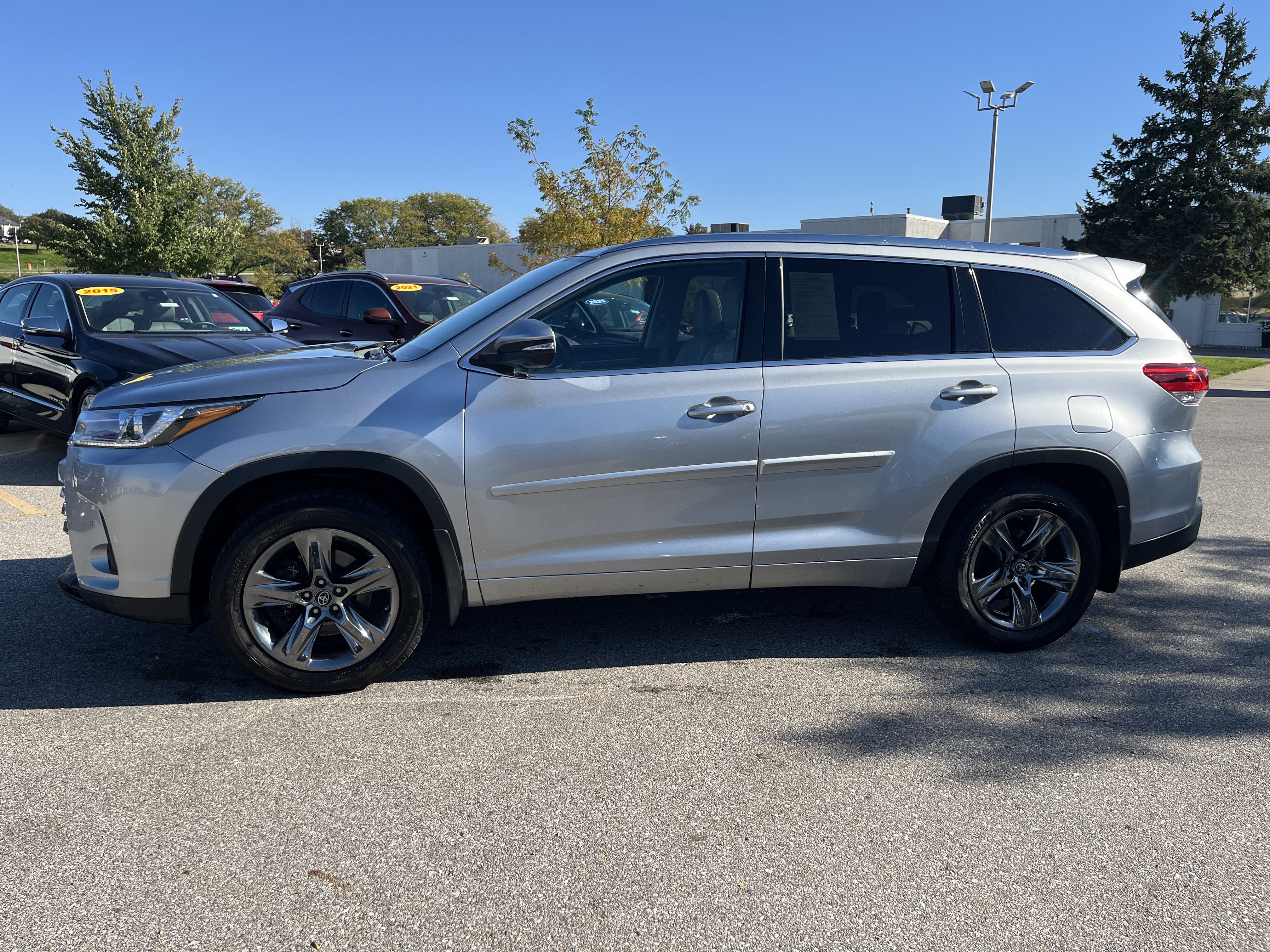 Used 2017 Toyota Highlander Limited Platinum AWD/4WD image 6