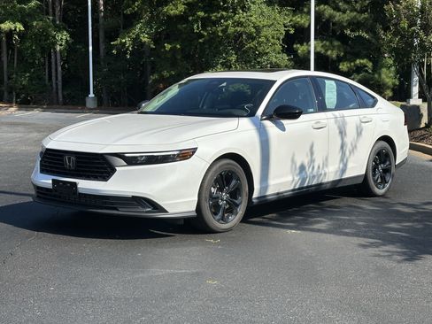 Used 2025 Honda Accord SE image 5