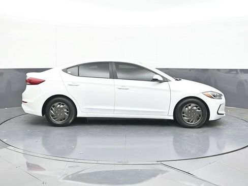 Used 2018 Hyundai Elantra SE FWD image 16