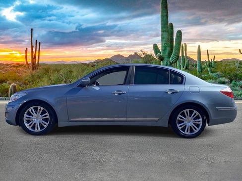 Used 2011 Hyundai Genesis 4.6 RWD image 6