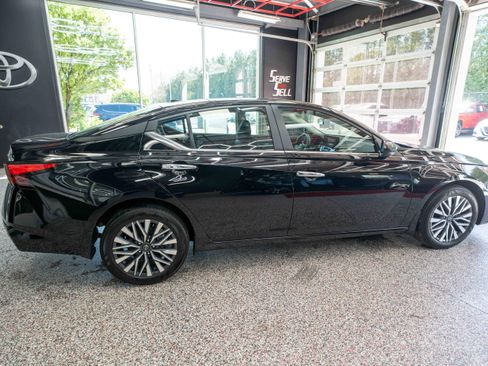 Used 2024 Nissan Altima 2.5 SV w/ SV Premium Package image 4