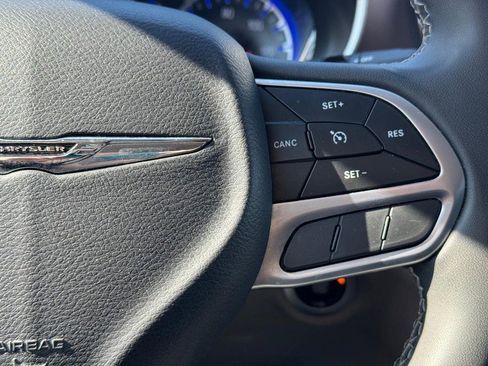 Used 2023 Chrysler Voyager LX image 20