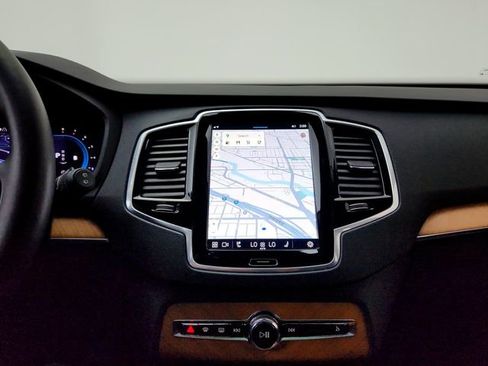 Used 2024 Volvo XC90 B5 Plus AWD/4WD image 27