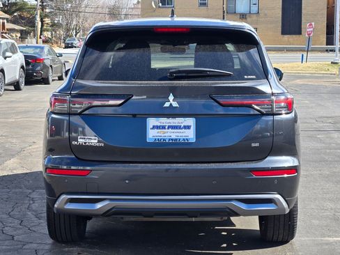Used 2025 Mitsubishi Outlander SE image 12