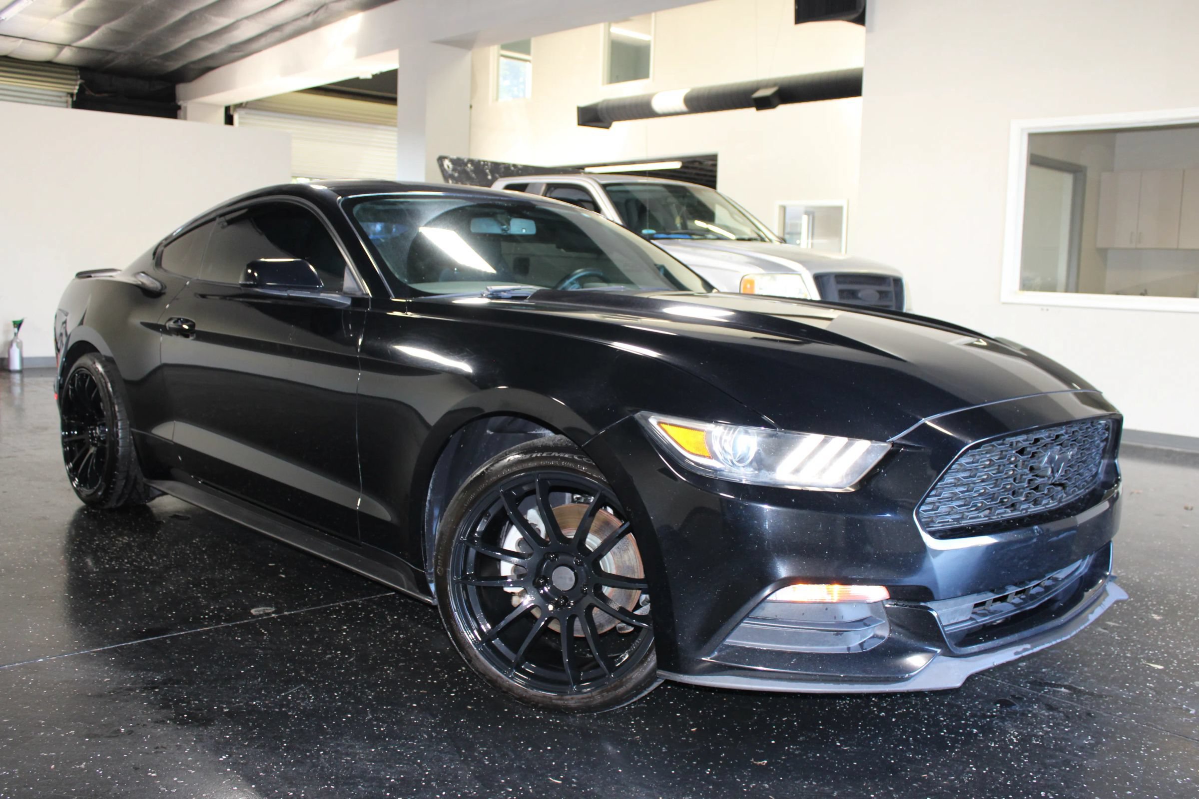 Used 2016 Ford Mustang Coupe RWD image 35